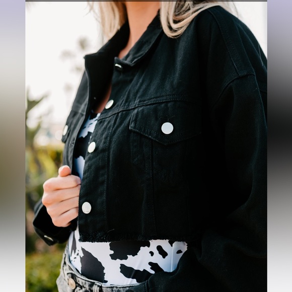 Black Oversized Cropped Distressed Denim Jean Jacket - Size M - Picture 7 of 8